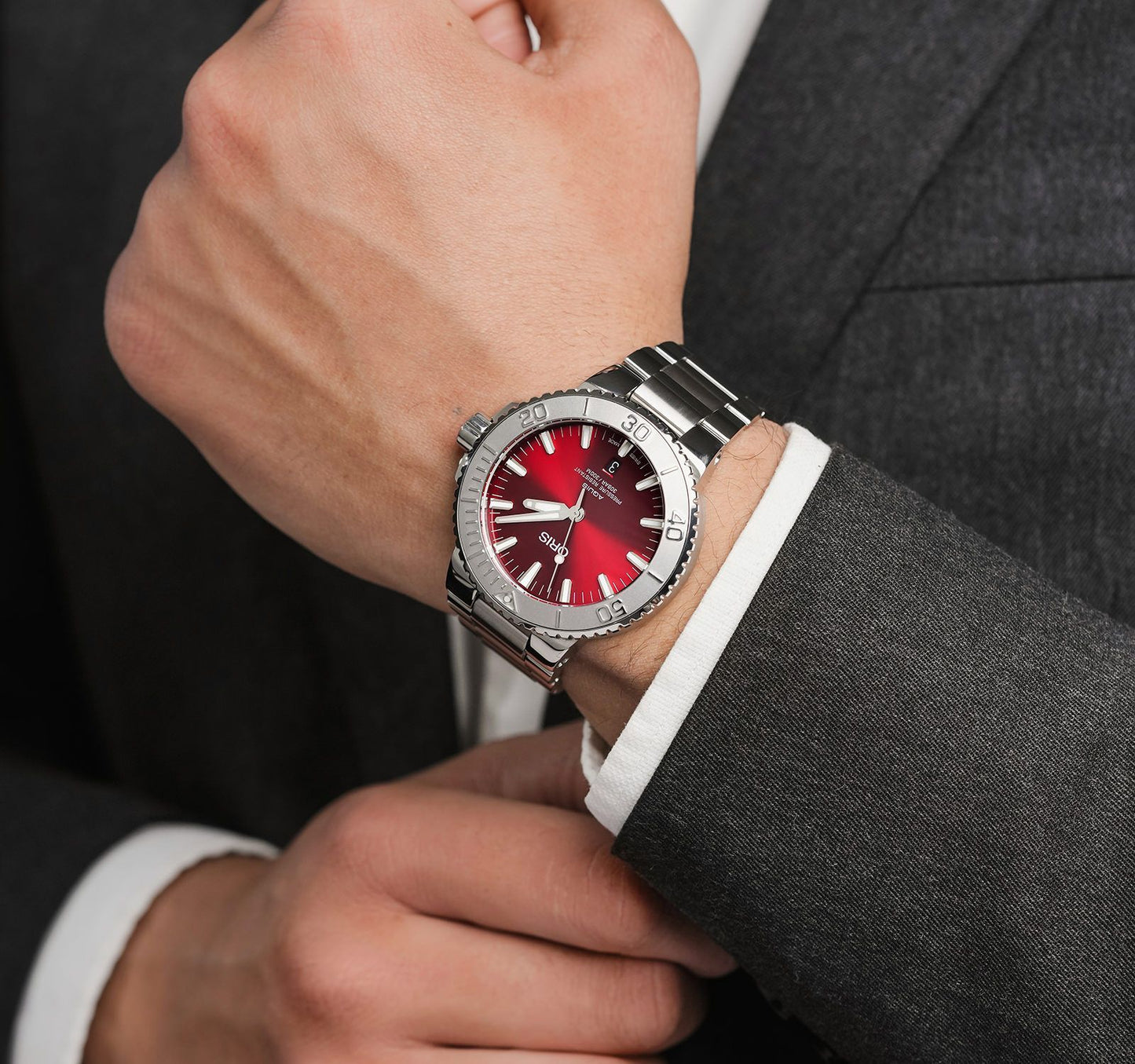 Oris Aquis Date Cherry Read Dial 41.5mm Men's Mechanical Watch- 01 733 7766 4158-07 8 22 05PEB