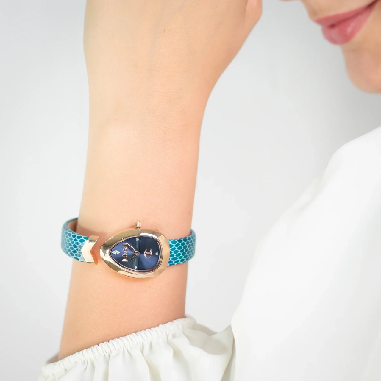 Just Cavalli Signature Snake Stainless Steel Gradient Blue (Sunray finish) Dial Ladies Watch - JC1L321M0055